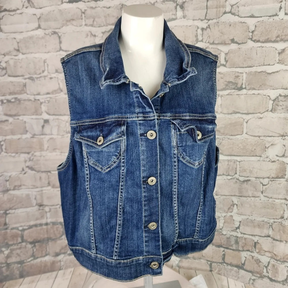 Torrid Denim Vest Button Front Flap Chest Pockets Stretch Medium  Blue Size 3 - Picture 2 of 13